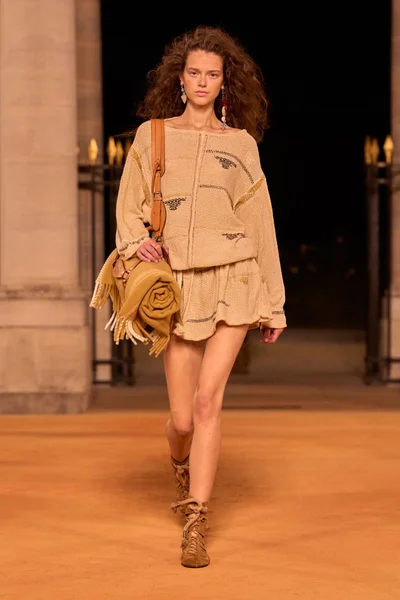 Look 30